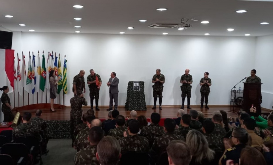 Secretário Marinho participa de passagem de comando da 5ª Brigada de Cavalaria Blindada do exército brasileiro