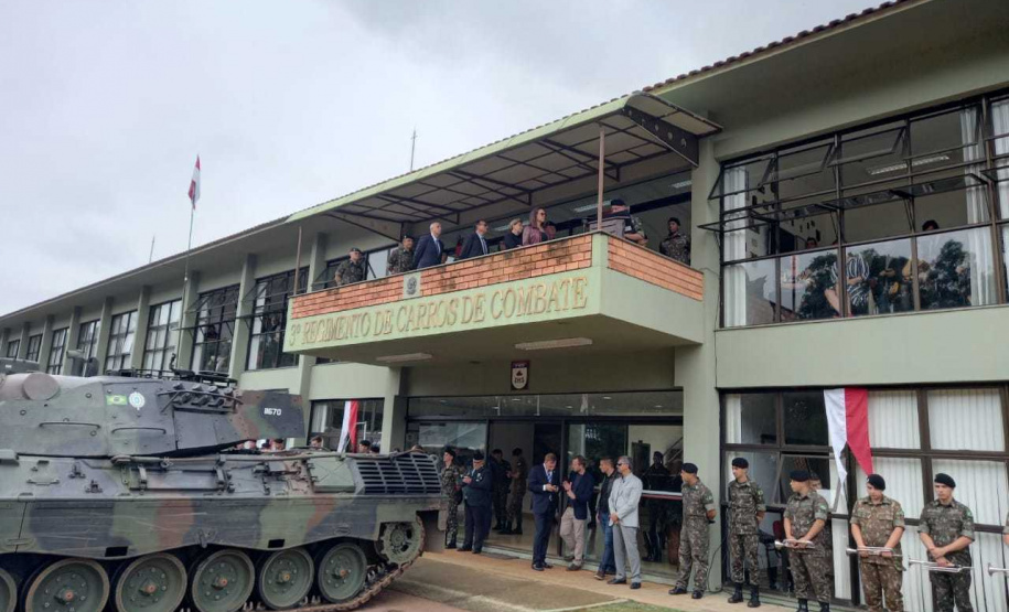 Secretário Marinho participa de passagem de comando da 5ª Brigada de Cavalaria Blindada do exército brasileiro