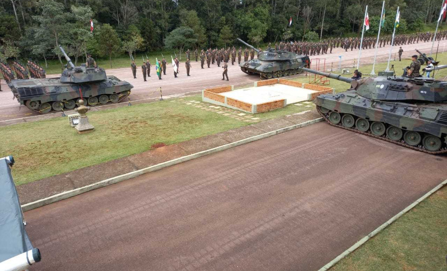 Secretário Marinho participa de passagem de comando da 5ª Brigada de Cavalaria Blindada do exército brasileiro