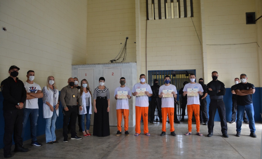 Presos concluem treinamento de combate a incêndio em penitenciária de Piraquara