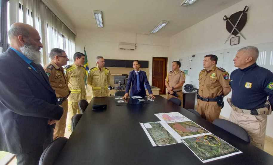 Secretário Marinho participa de passagem de comando da 5ª Brigada de Cavalaria Blindada do exército brasileiro