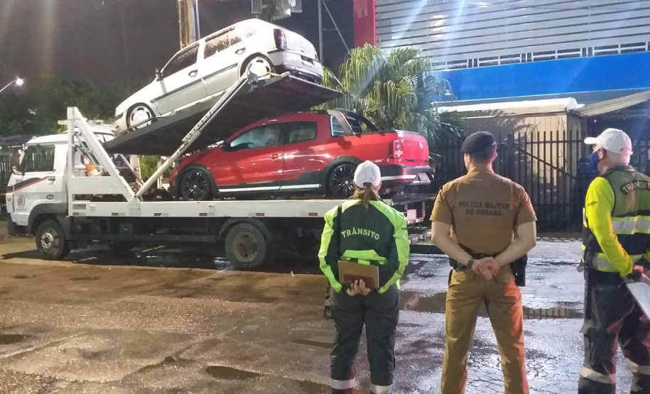 Em operação conjunta, forças de segurança e órgãos municipais fiscalizam estabelecimentos em Curitiba