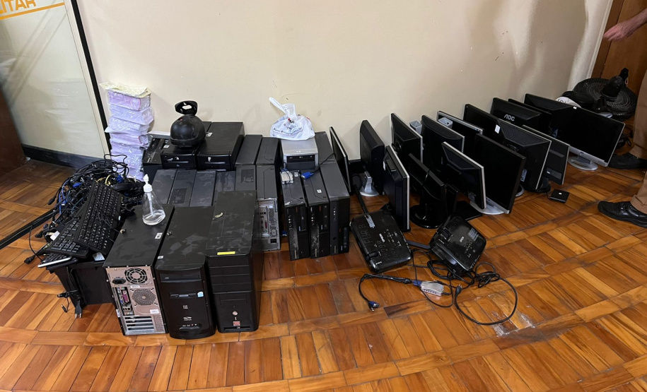 AIFU aplica seis autuações administrativas e fecha um estabelecimento comercial em Curitiba