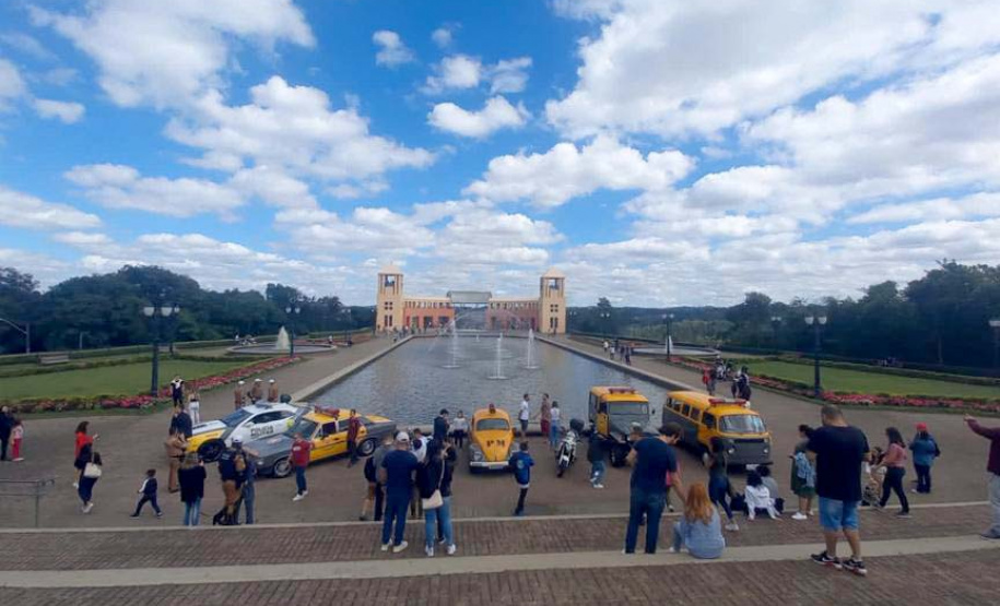 BPTran leva coleção de carros a pontos turísticos da Capital no feriadão de Páscoa
