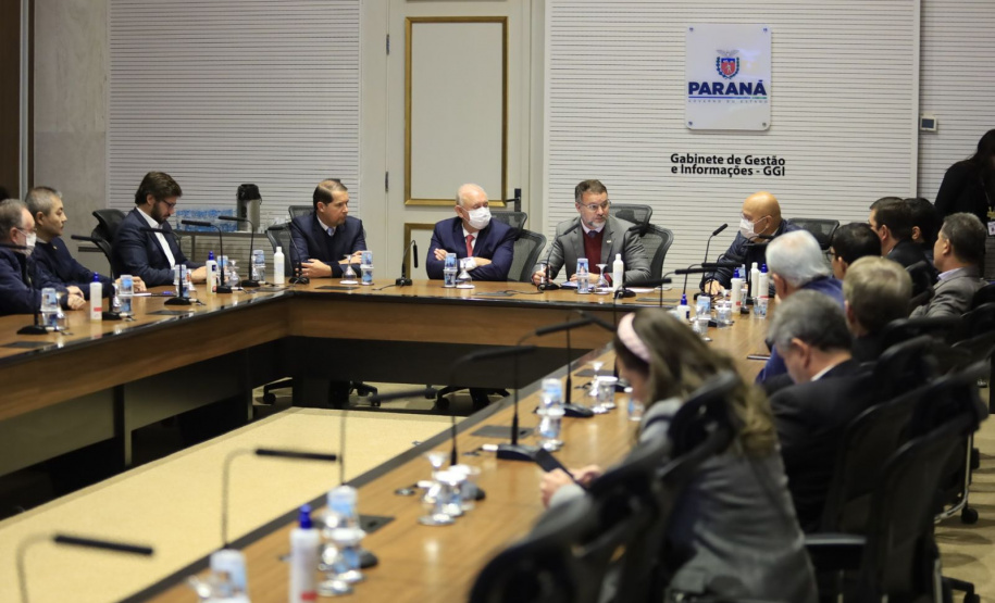 Secretário Wagner Mesquita debate segurança pública com deputados estaduais