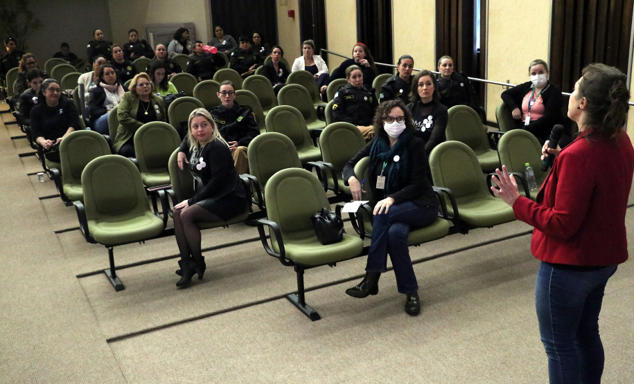 SESP e Programa PRUMOS promovem seminário em alusão ao Maio Furta-cor para promoção e atenção à saúde mental materna