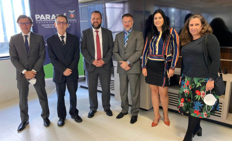 Os secretários de Justiça, Família e Trabalho (Sejuf), Rogério Carboni, e de Segurança Pública (Sesp), Wagner Mesquita, receberam o desembargador Ruy Muggiati, supervisor do Grupo de Monitoramento e Fiscalização do Sistema Carcerário e Socioeducativo (GMF) do Tribunal de Justiça do Paraná (TJ-PR).