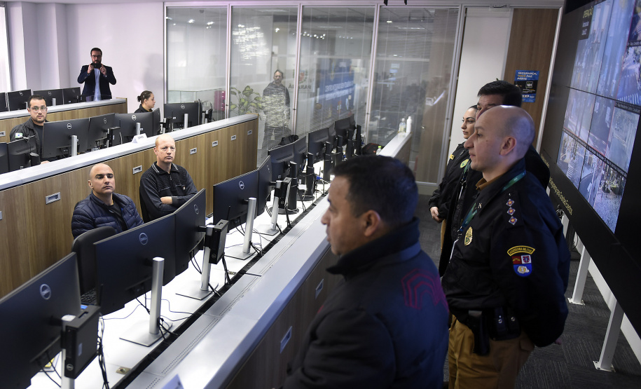 Visita de Bolsonaro ao Paraná tem acompanhamento por central de monitoramento e policiamento integrado