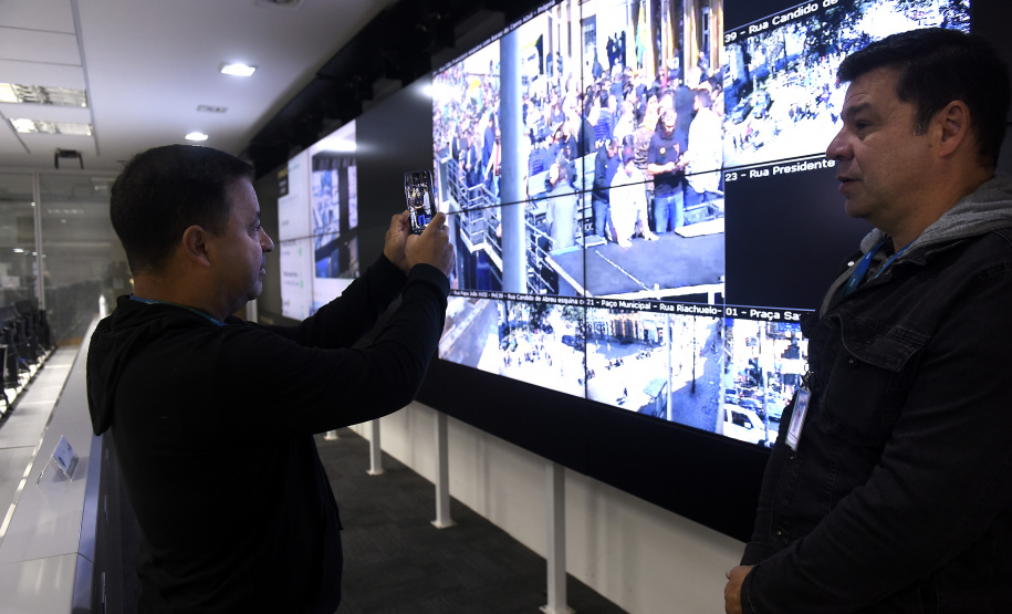 Visita de Bolsonaro ao Paraná tem acompanhamento por central de monitoramento e policiamento integrado