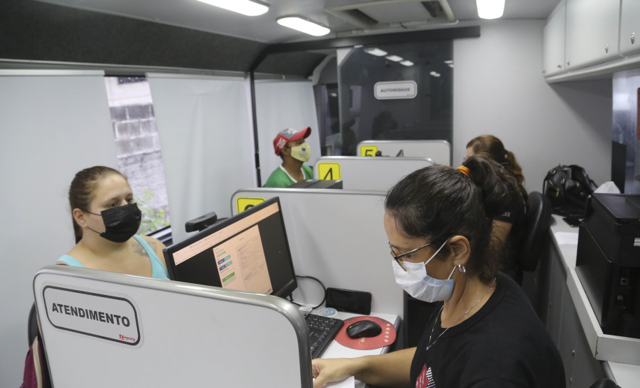 PCPR reforça equipe e produz 2,8 mil carteiras de identidade em Foz do Iguaçu e Maringá