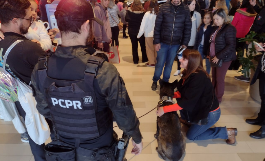 PCPR realiza evento de conscientização sobre drogas em shopping de Curitiba