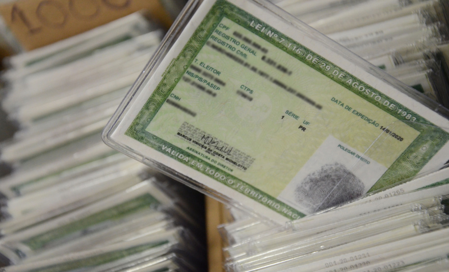 PCPR reforça equipe e produz 2,8 mil carteiras de identidade em Foz do Iguaçu e Maringá