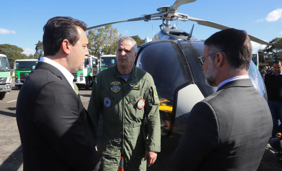 Policiais, treinamentos, equipamentos, tecnologia e inteligência. Muita inteligência. É essa a equação que norteia o planejamento estratégico das forças de segurança do Paraná. Por isso, dois projetos já em desenvolvimento pela Secretaria da Segurança Pública (Sesp) prometem transformar a fiscalização, monitoramento e repressão no Estado, fazendo da Inteligência Artificial (IA) uma das principais aliadas contra o crime organizado.