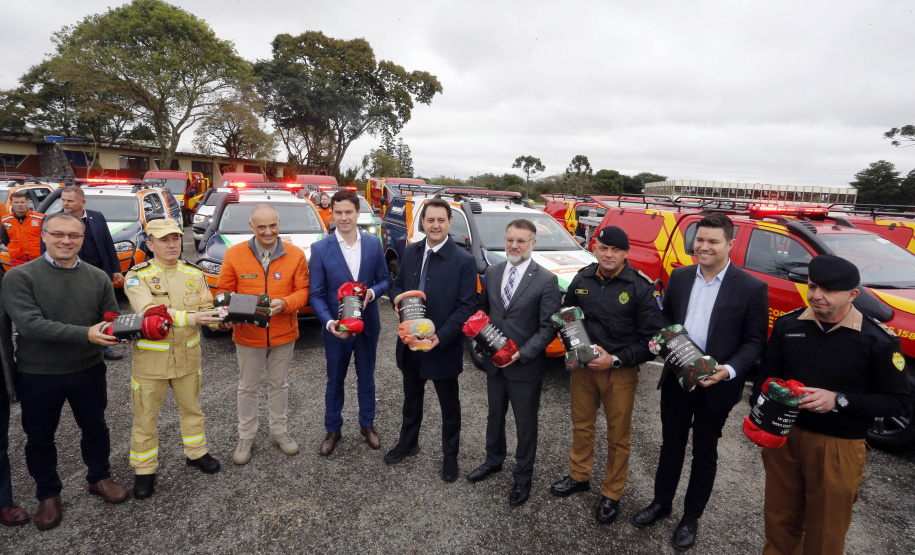 Estado investe R$ 55,3 milhões e entrega 250 viaturas, 88 motos e equipamentos para as polícias