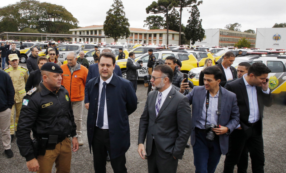 Estado investe R$ 55,3 milhões e entrega 250 viaturas, 88 motos e equipamentos para as polícias