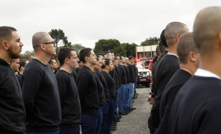 Governador anuncia convocação de 2,4 mil bombeiros e policiais militares e ampliação das vagas