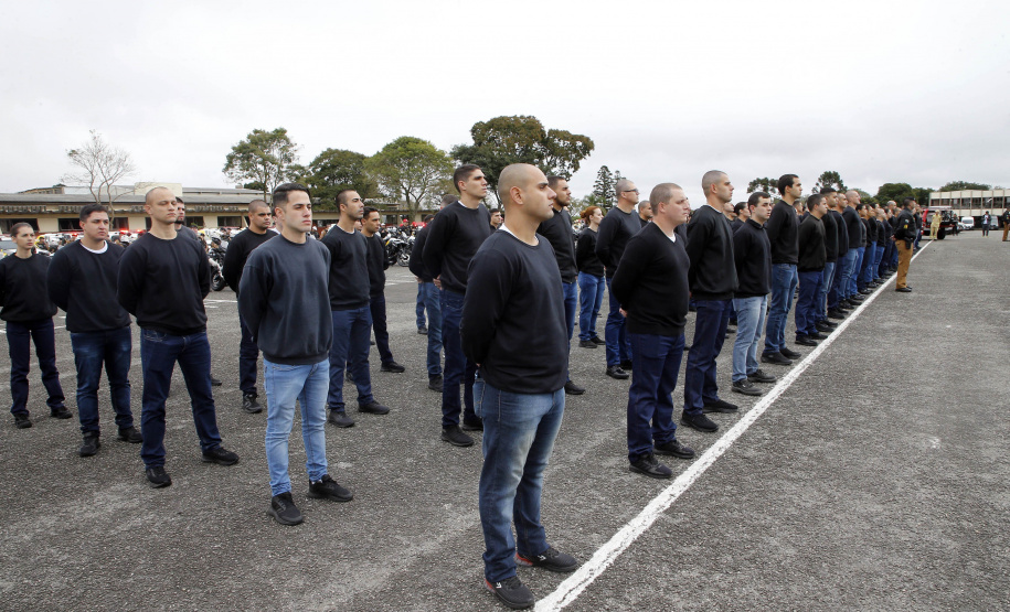 Governador anuncia convocação de 2,4 mil bombeiros e policiais militares e ampliação das vagas