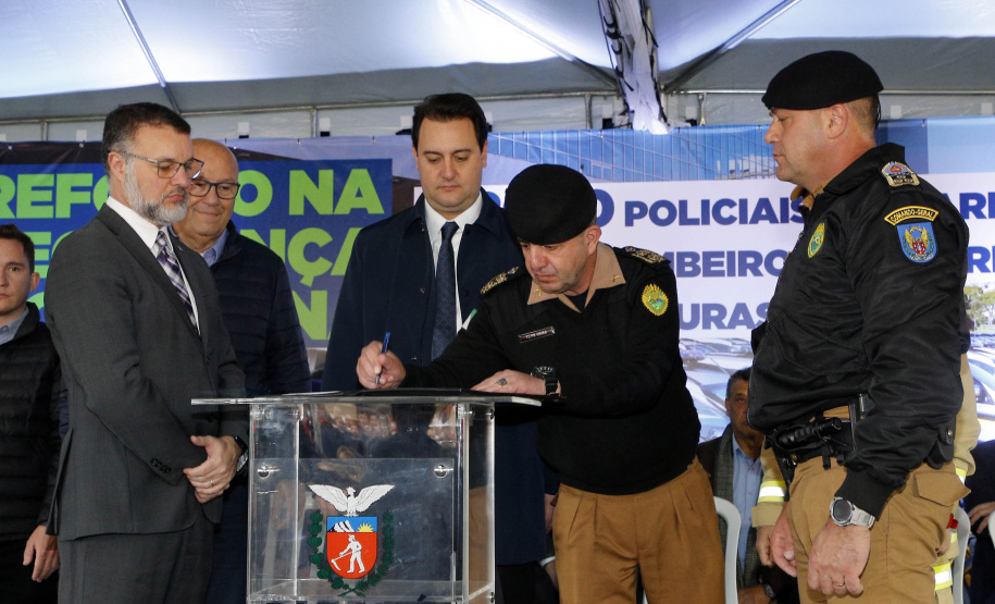 Governador anuncia convocação de 2,4 mil bombeiros e policiais militares e ampliação das vagas