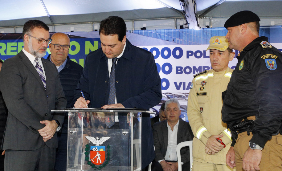 Governador anuncia convocação de 2,4 mil bombeiros e policiais militares e ampliação das vagas