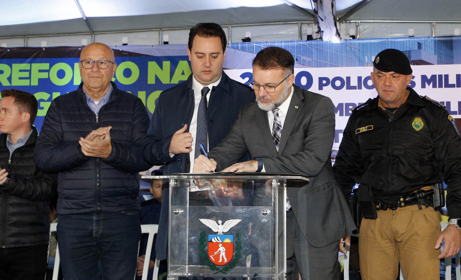 Estado investe R$ 55,3 milhões e entrega 250 viaturas, 88 motos e equipamentos para as polícias