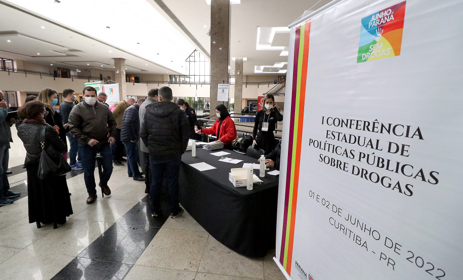 Estado avança em plano contra as drogas e premia iniciativas de conscientização dos jovens