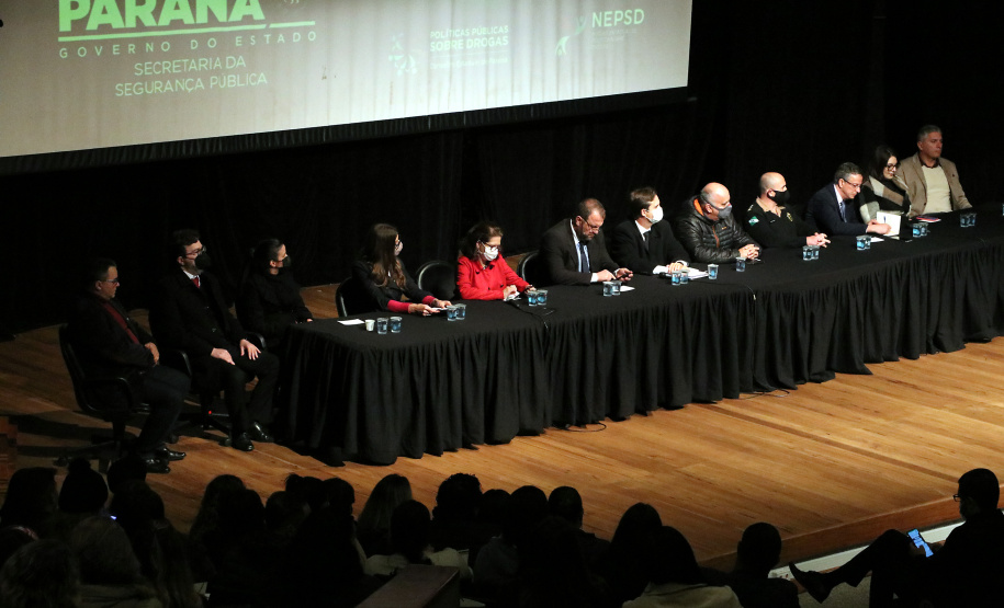 Estado avança em plano contra as drogas e premia iniciativas de conscientização dos jovens