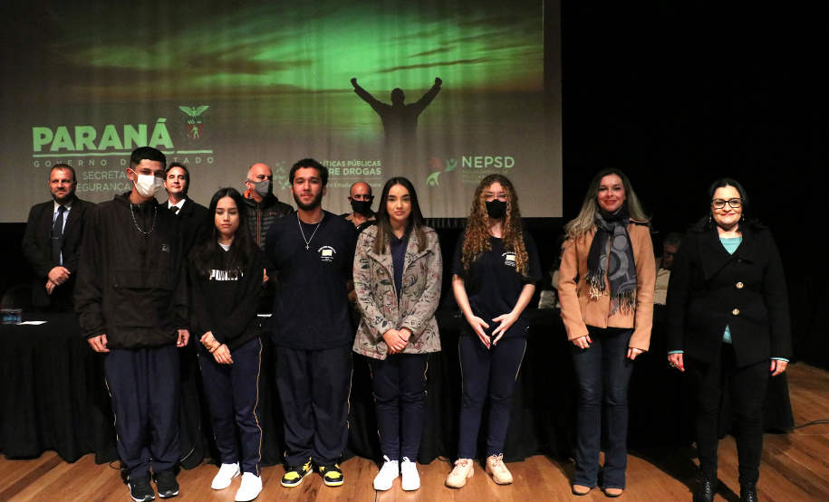 Estado avança em plano contra as drogas e premia iniciativas de conscientização dos jovens