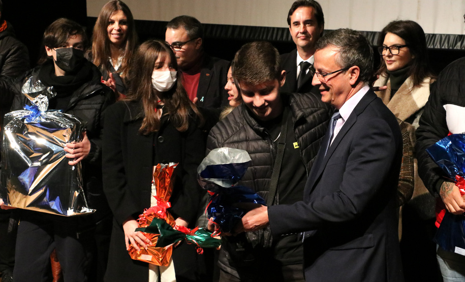 Estado avança em plano contra as drogas e premia iniciativas de conscientização dos jovens