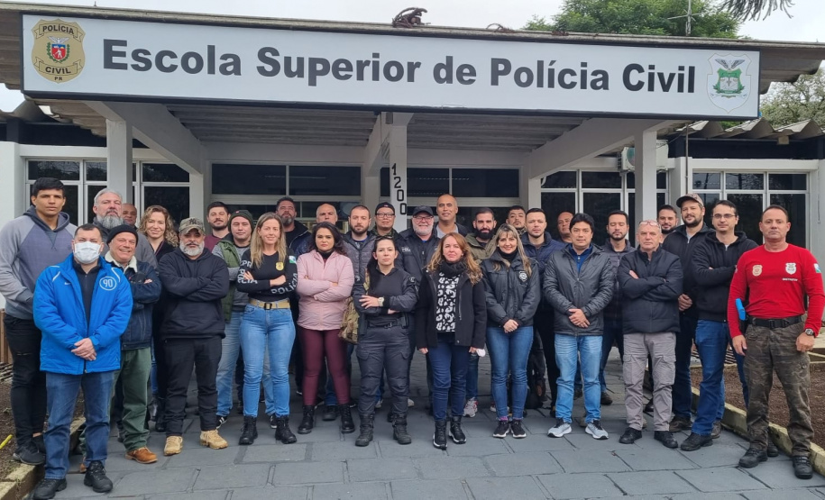 PCPR capacita instrutores para simulador de abordagem e tiros