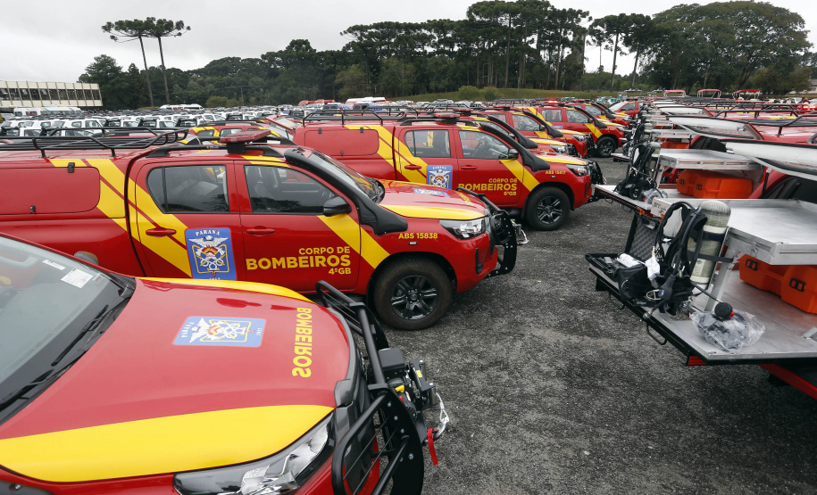 Estado investe R$ 55,3 milhões e entrega 250 viaturas, 88 motos e equipamentos para as polícias