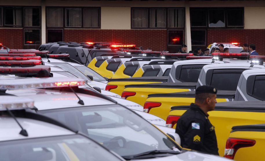 Estado investe R$ 55,3 milhões e entrega 250 viaturas, 88 motos e equipamentos para as polícias