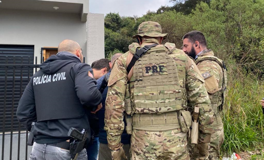 Polícias Civil e Rodoviária Federal fazem operações contra grupo envolvido em roubos de cargas