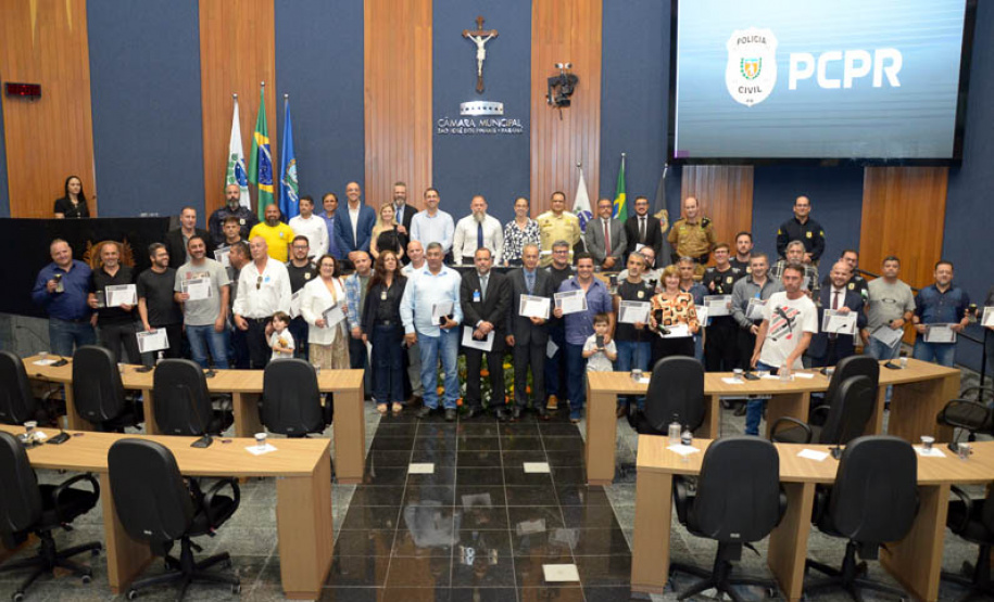 PCPR entrega medalhas para 50 servidores da Região Metropolitana de Curitiba