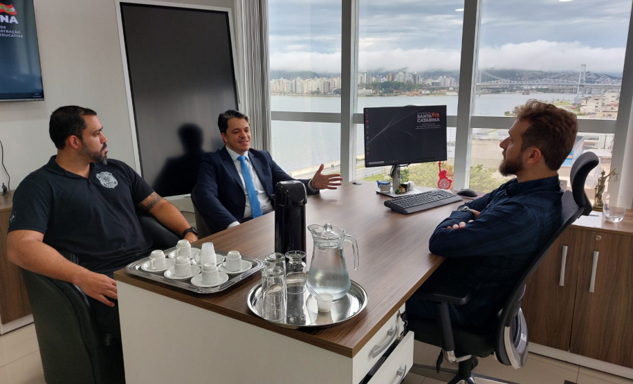 Policiais penais do Paraná visitam Secretaria de Administração Prisional e Socioeducativa de Santa Catarina