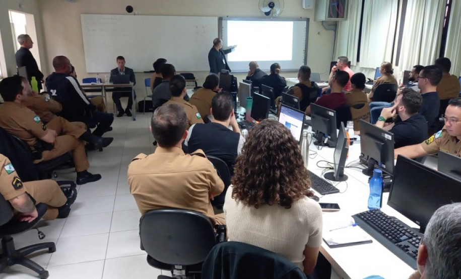 CAPE fornece nivelamento para instrutores multiplicadores de Business Intelligence e CAPEGEO em Maringá