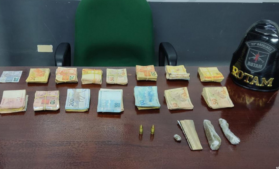 Dinheiro e munição apreendidos
