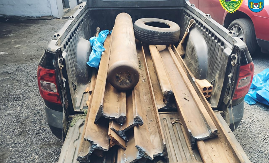 PMPR prende homens furtando trilhos de trem e recupera quase 100 quilos de aço