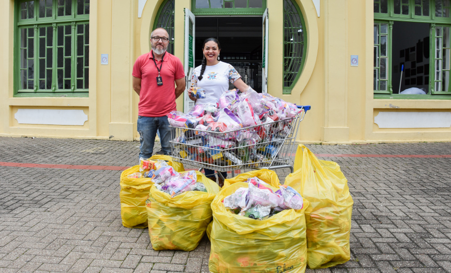 PCPR realiza doação de brinquedos e cestas básicas em Curitiba