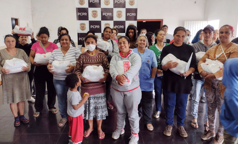 PCPR realiza doação de brinquedos e cestas básicas em Curitiba