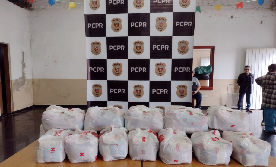 PCPR realiza doação de brinquedos e cestas básicas em Curitiba