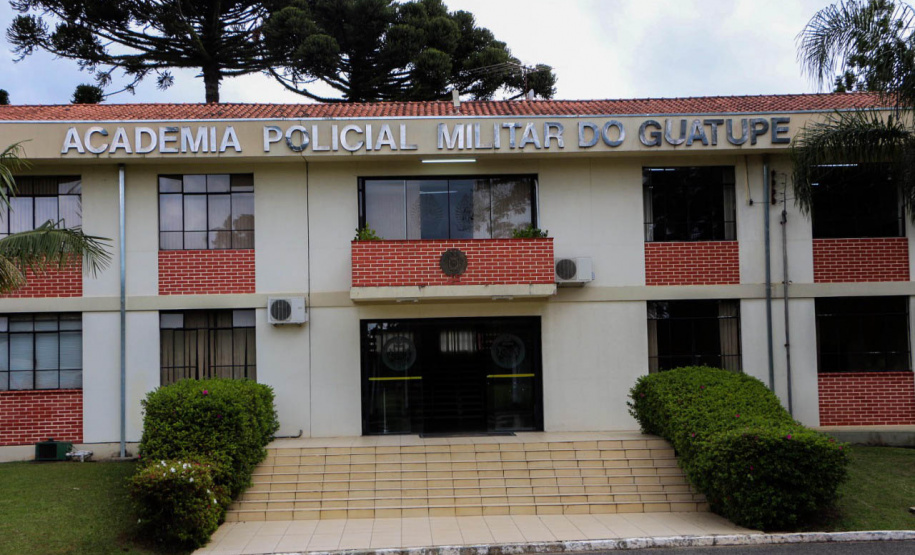 Formação de 2,6 mil PMs e bombeiros tem disciplinas humanitárias e aulas com ação