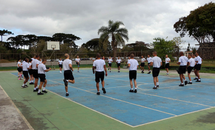 Formação de 2,6 mil PMs e bombeiros tem disciplinas humanitárias e aulas com ação
