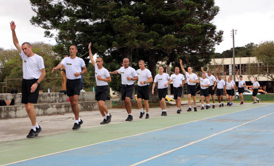 Formação de 2,6 mil PMs e bombeiros tem disciplinas humanitárias e aulas com ação