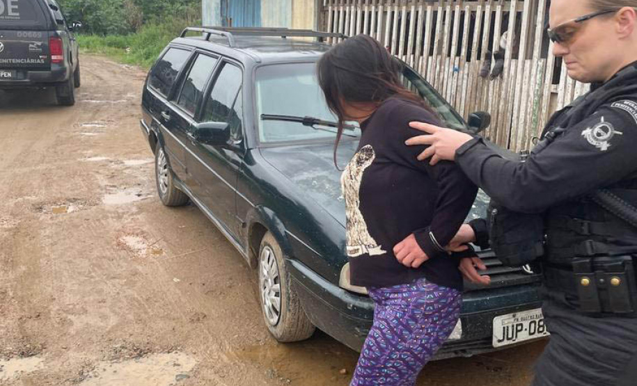 Polícia cumprindo mandados de prisão