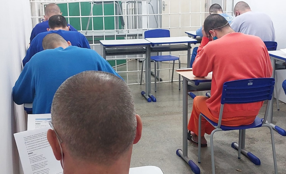 Pessoas privadas de liberdade fazem exame Encceja