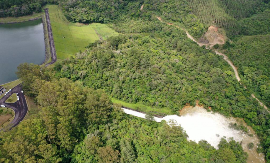 Copel e bombeiros alertam moradores da Campina Grande do Sul sobre vazão do rio Capivari