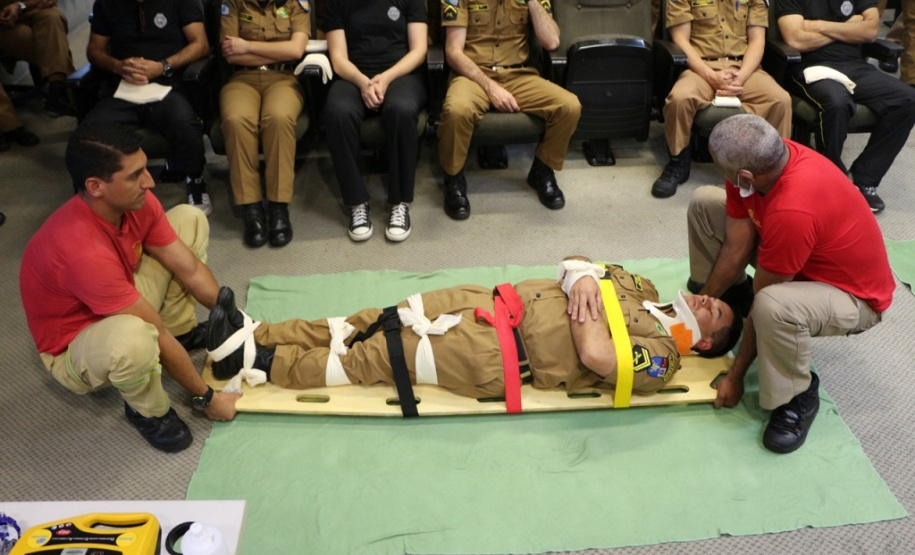 Policiais militares participam de capacitação em atendimento de emergências em edificações