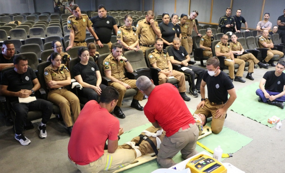 Policiais militares participam de capacitação em atendimento de emergências em edificações
