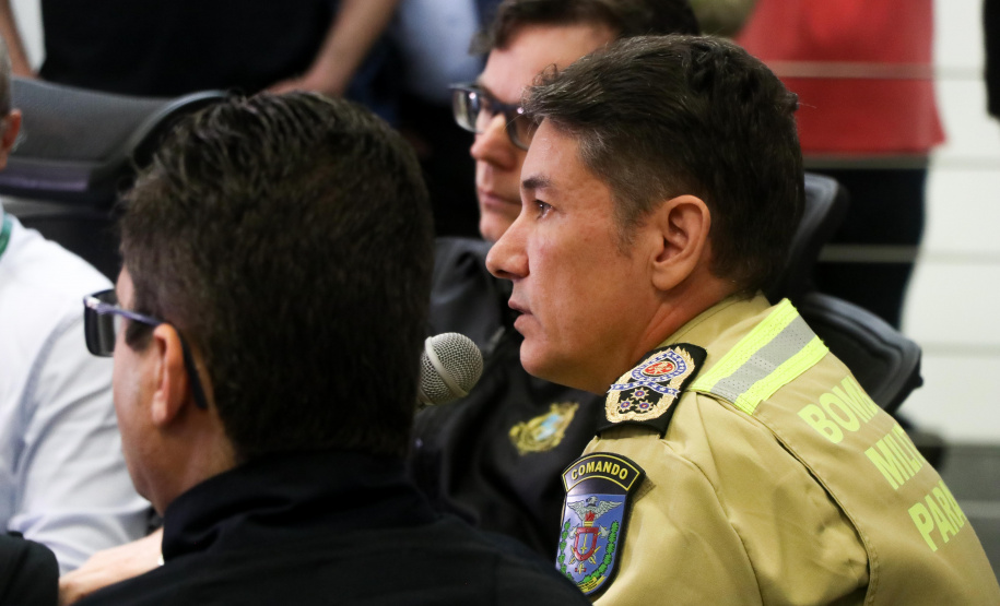 Buscas na BR-376 têm equipes em solo e apoio de câmeras; quatro veículos já foram retirados