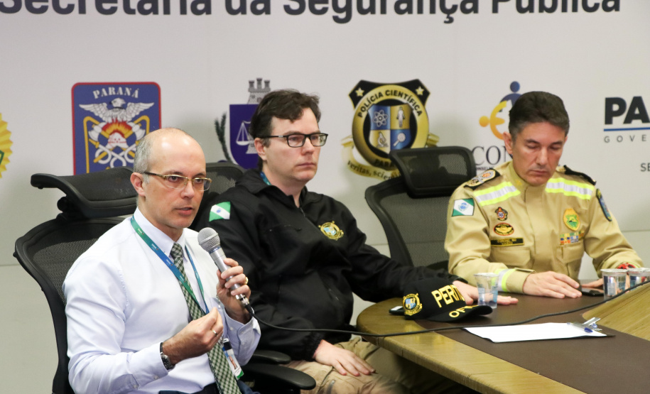 Buscas na BR-376 têm equipes em solo e apoio de câmeras; quatro veículos já foram retirados